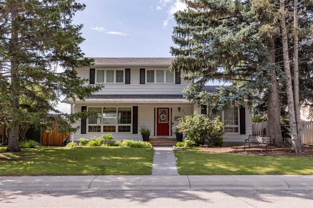 311 Glamorgan Crescent SW — photo 1