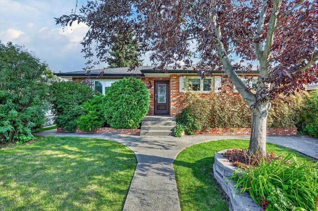 624 24 Avenue NE — photo 1
